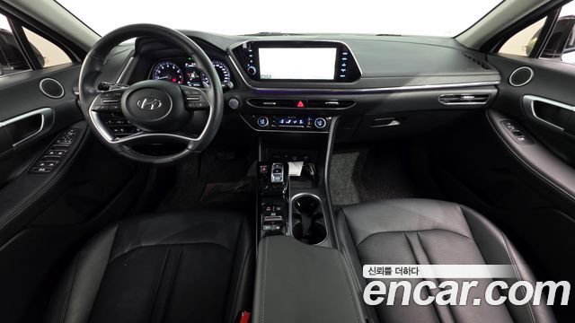 Hyundai Sonata — interior