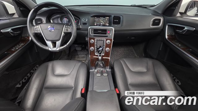 Volvo S60 — interior
