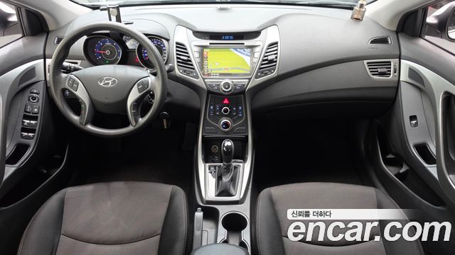 Hyundai Avante — interior