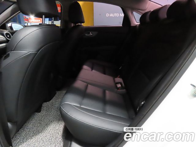 Kia K3 — interior
