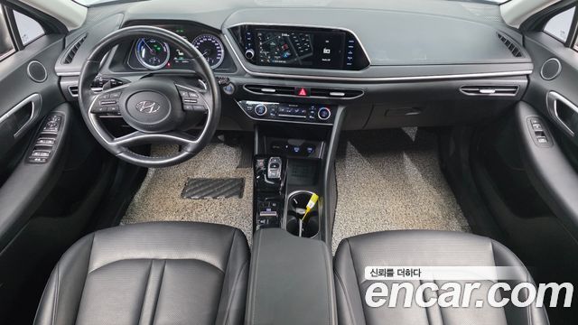 Hyundai Sonata — interior