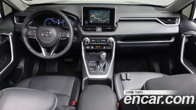 Toyota RAV4 — interior