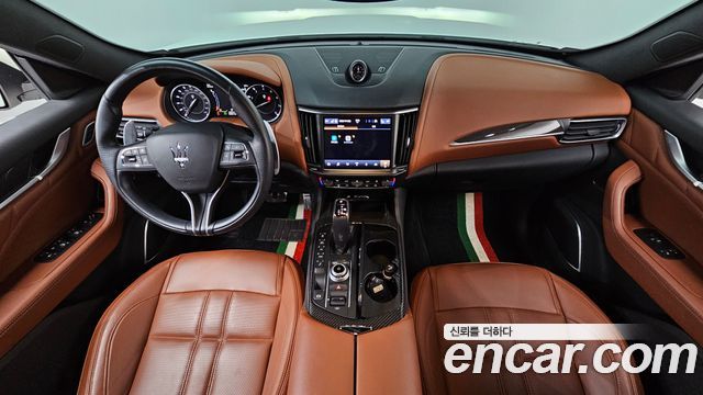 Maserati Levante — interior