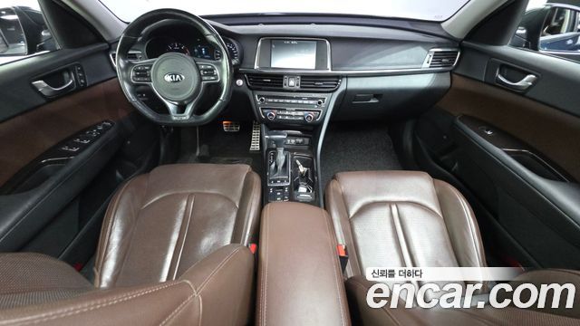 Kia K5 — interior