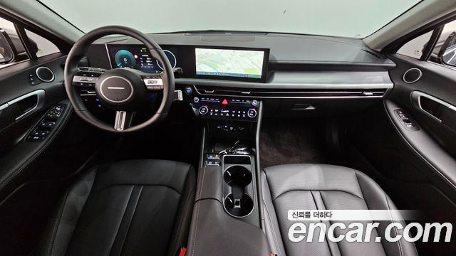 Hyundai Sonata — interior
