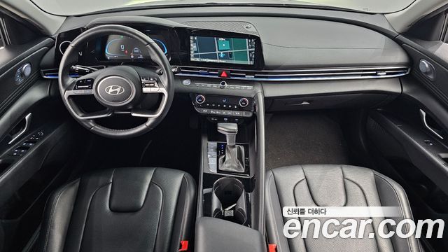 Hyundai Avante — interior