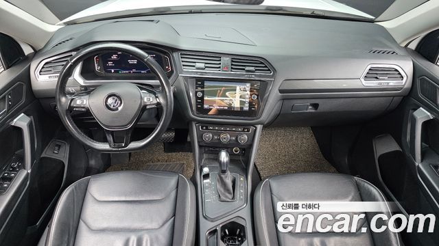 Volkswagen Tiguan — interior