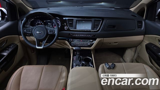 Kia Carnival — interior