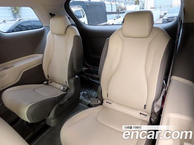 Kia Carnival — interior