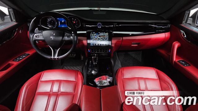 Maserati Quattroporte — interior