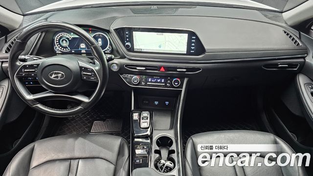 Hyundai Sonata — interior