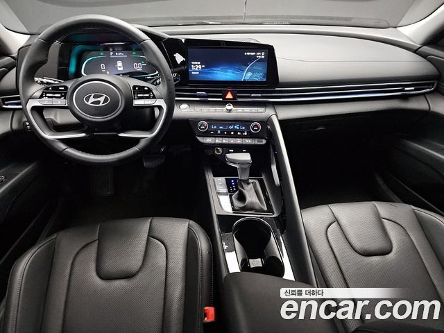 Hyundai Avante — interior