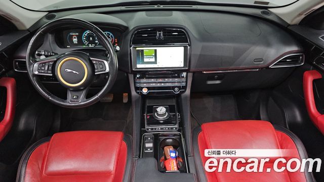 Jaguar F-Pace — interior