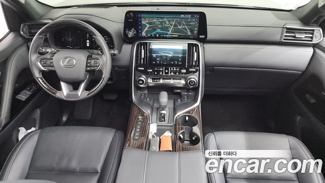 Lexus LX — interior