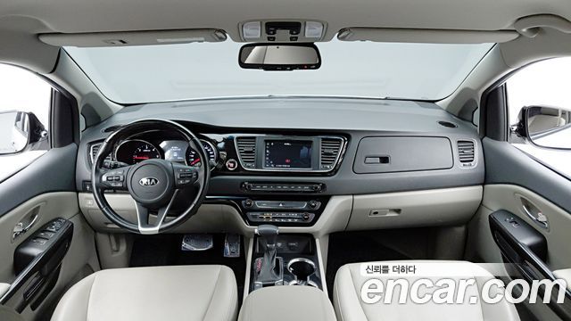 Kia Carnival — interior