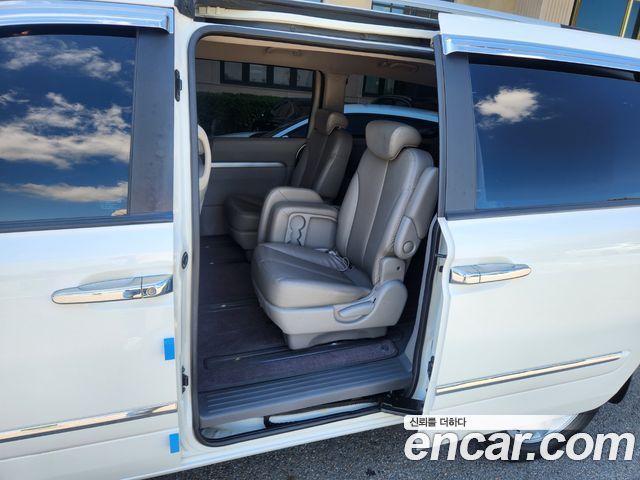 Kia Carnival — interior