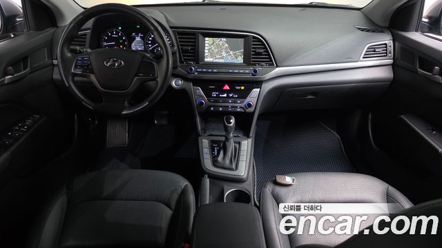 Hyundai Avante — interior