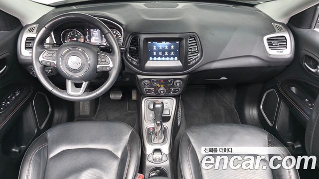 Jeep Compass — interior