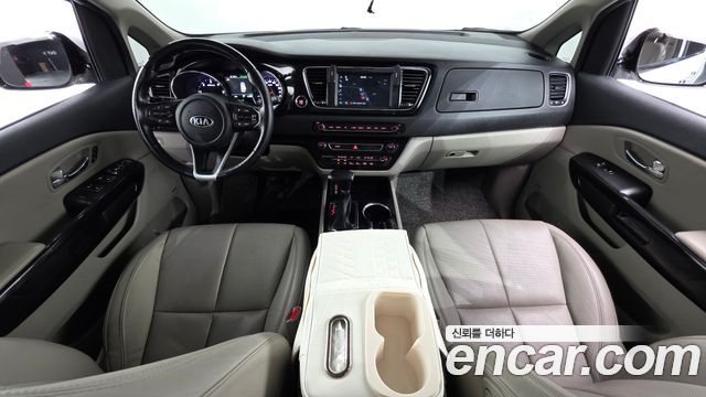 Kia Carnival — interior