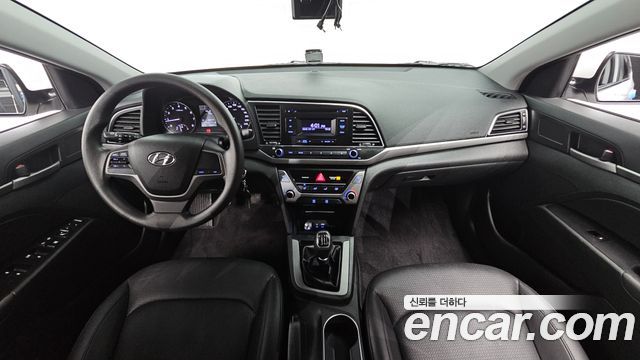 Hyundai Avante — interior