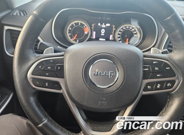 Jeep Cherokee — interior