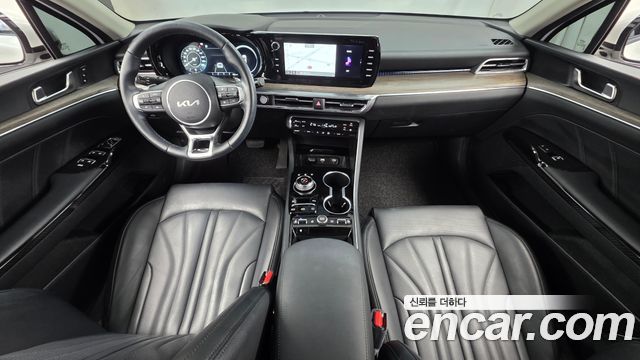 Kia K5 — interior