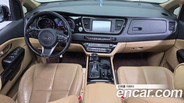 Kia Carnival — interior