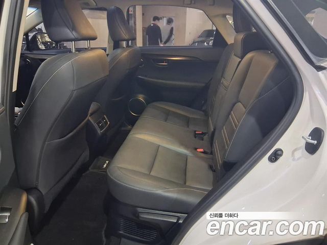 Lexus NX — interior