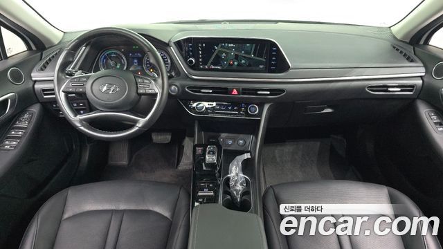 Hyundai Sonata — interior