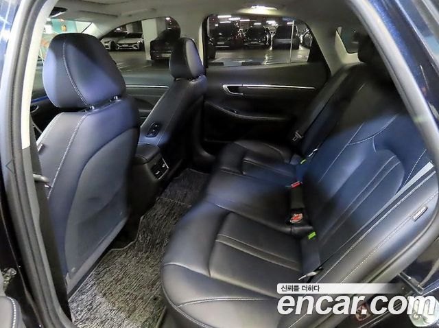 Hyundai Sonata — interior