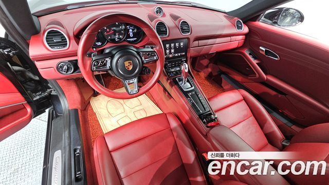 Porsche 718 — interior