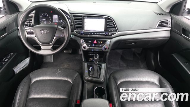 Hyundai Avante — interior
