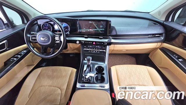 Kia Carnival — interior