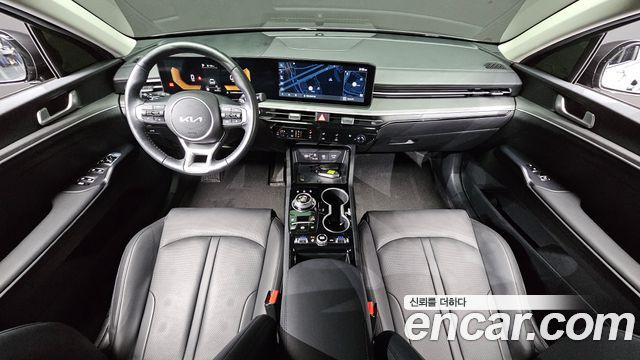 Kia K5 — interior