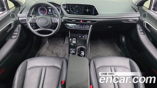 Hyundai Sonata — interior