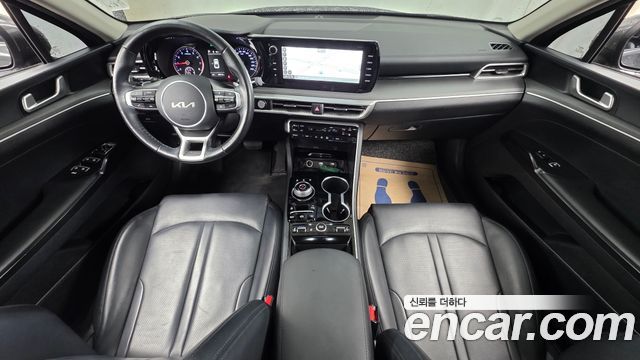 Kia K5 — interior