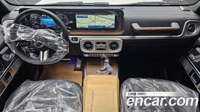 Mercedes-Benz G-Class — interior