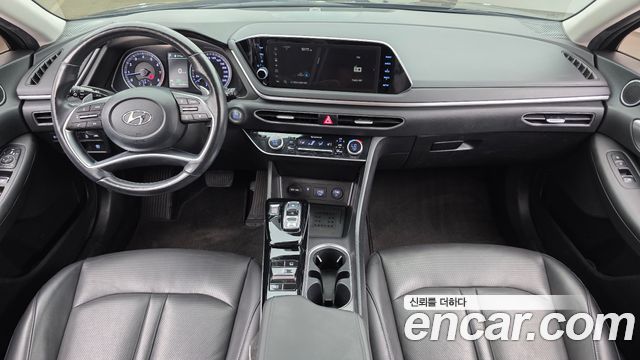 Hyundai Sonata — interior