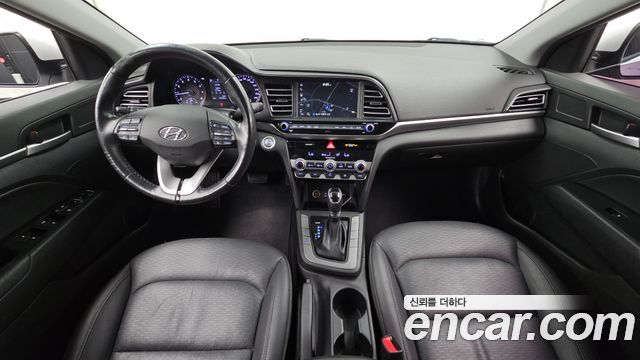 Hyundai Avante — interior