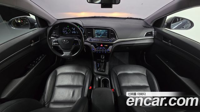 Hyundai Avante — interior