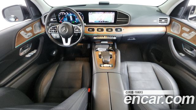 Mercedes-Benz GLE-Class — interior