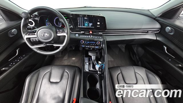 Hyundai Avante — interior