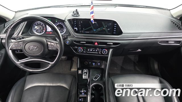 Hyundai Sonata — interior