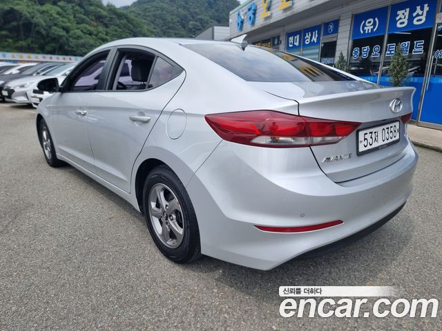 Hyundai Avante — interior