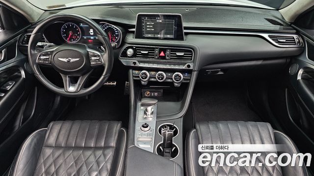 Genesis G70 — interior