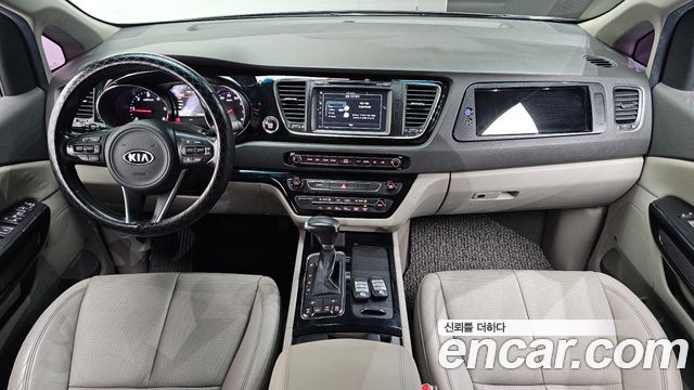 Kia Carnival — interior