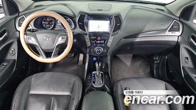 Hyundai Santa Fe — interior