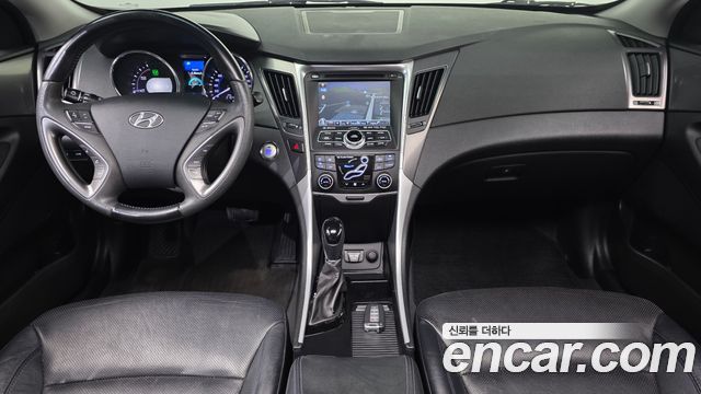 Hyundai Sonata — interior
