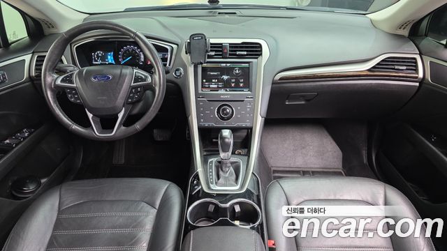 Ford Fusion — interior
