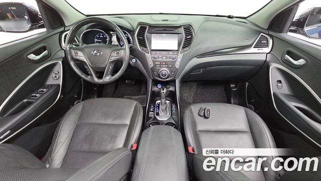 Hyundai Santa Fe — interior